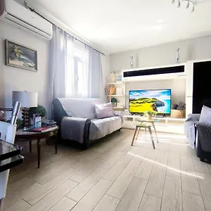  Apartment Victoria